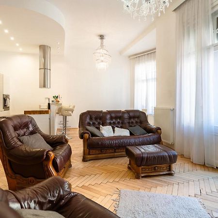 Garys Bright And Spacious Two Bedroom Flat Near Danube Budapest Eksteriør bilde