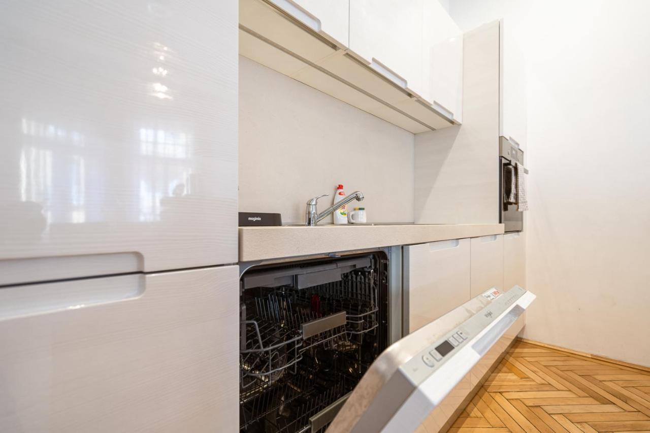Garys Bright And Spacious Two Bedroom Flat Near Danube Budapest Eksteriør bilde