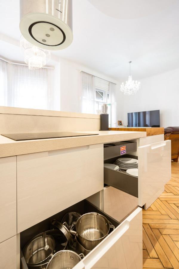 Garys Bright And Spacious Two Bedroom Flat Near Danube Budapest Eksteriør bilde