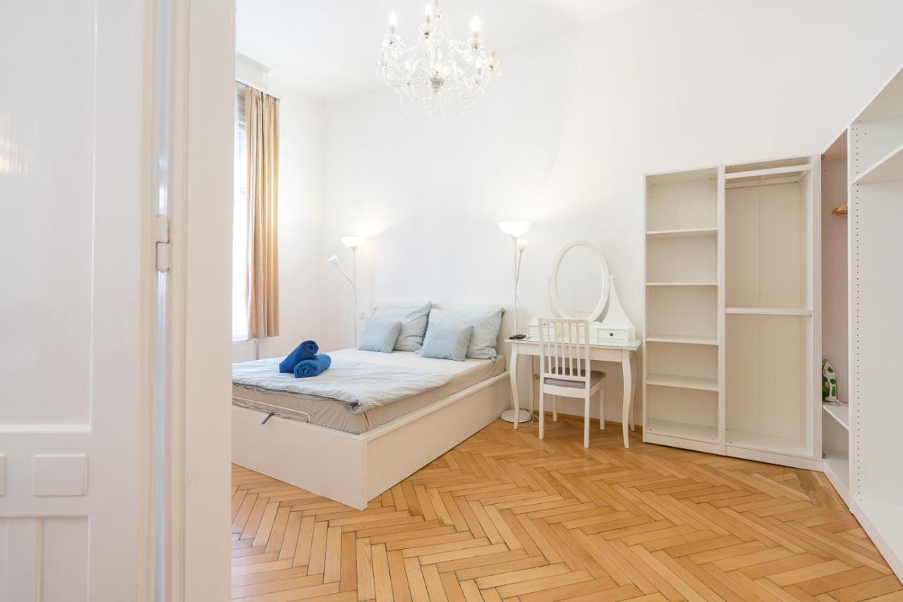 Garys Bright And Spacious Two Bedroom Flat Near Danube Budapest Eksteriør bilde