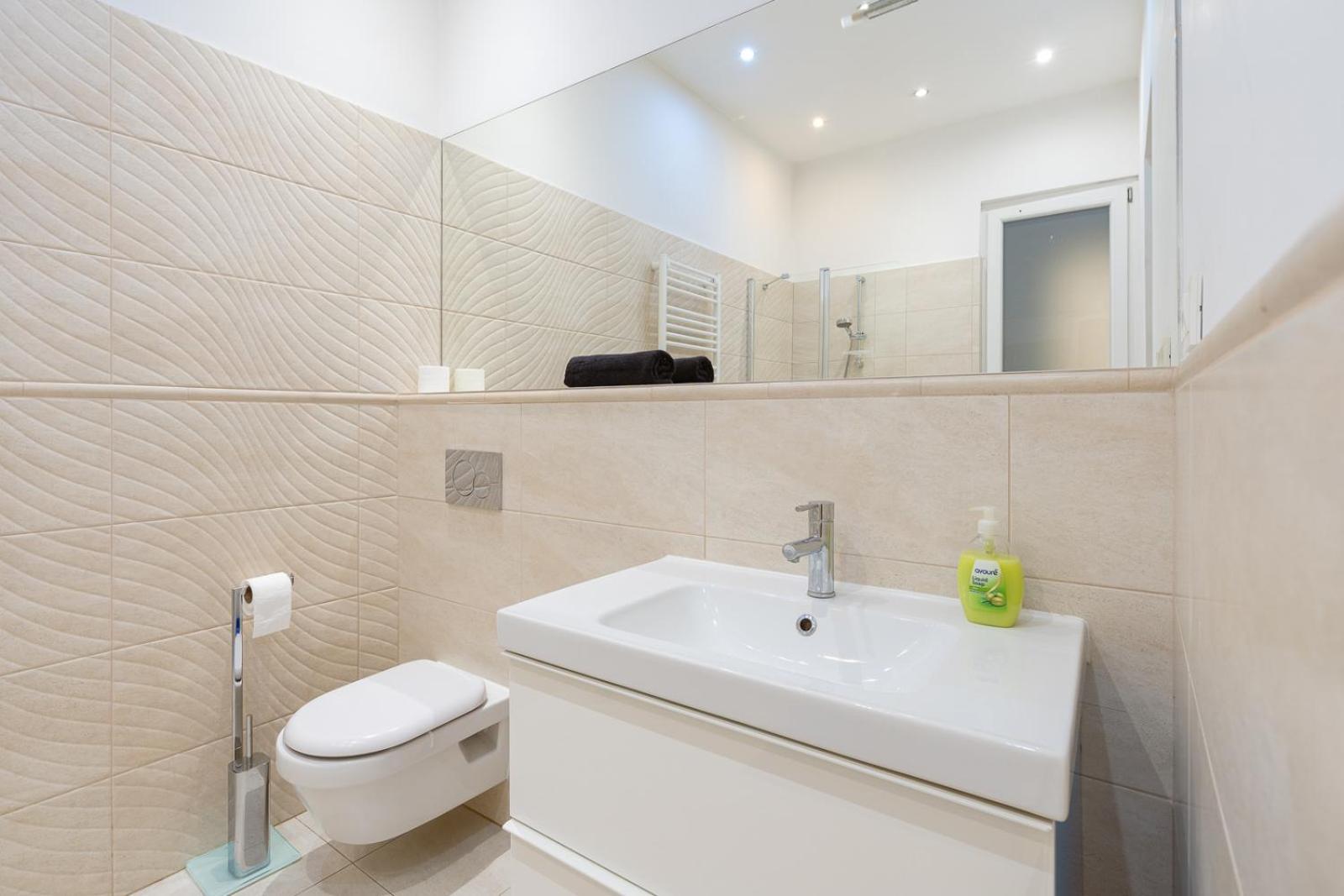 Garys Bright And Spacious Two Bedroom Flat Near Danube Budapest Eksteriør bilde